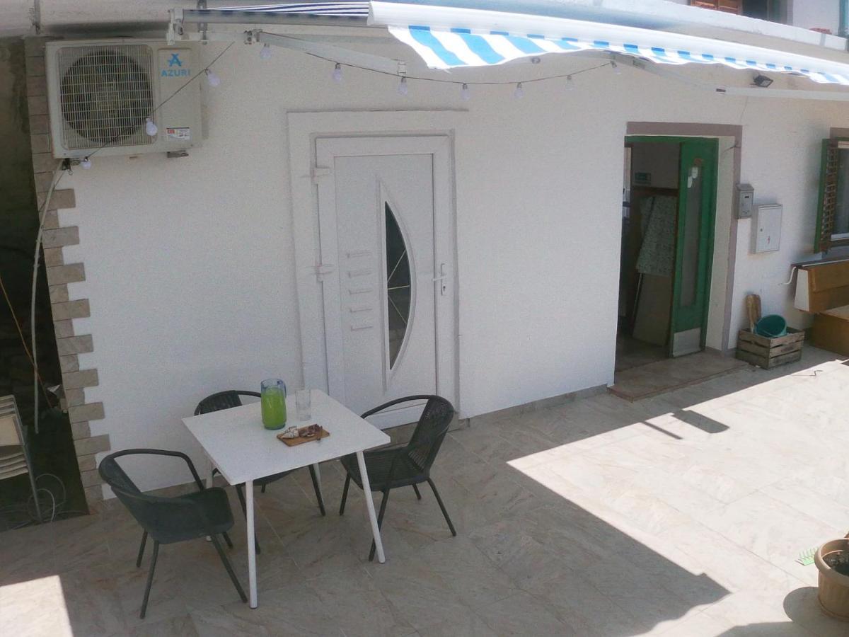 Apartman Kevin Karlobag Buitenkant foto
